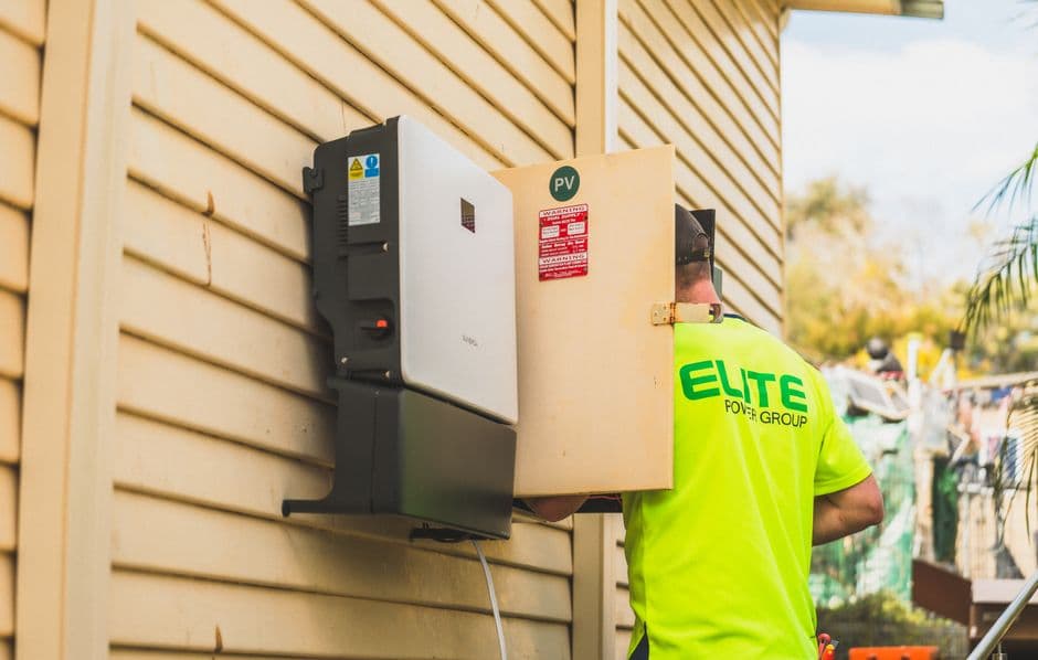Pelatihan Perencanaan dan Rancang Bangun Desain Rangkaian Inverter