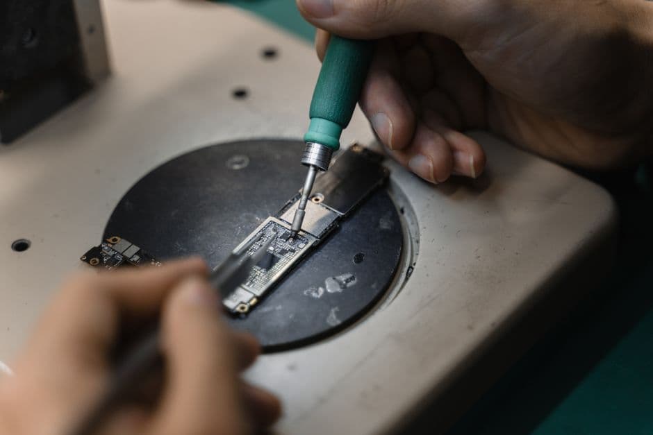 Soldering Operator